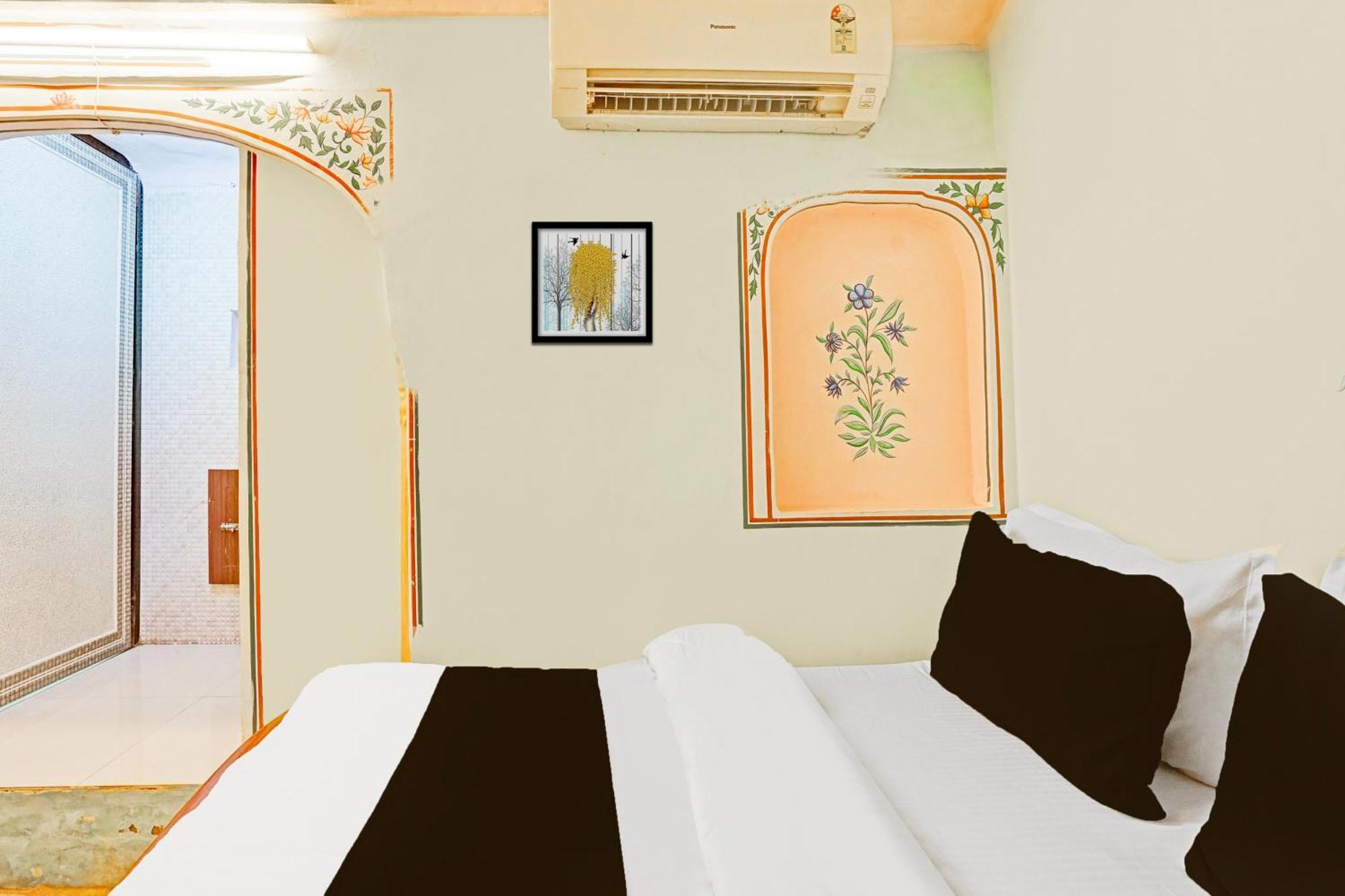 Super Collection O Ramganj Near Hawa Mahal Hotel Джайпур Екстериор снимка