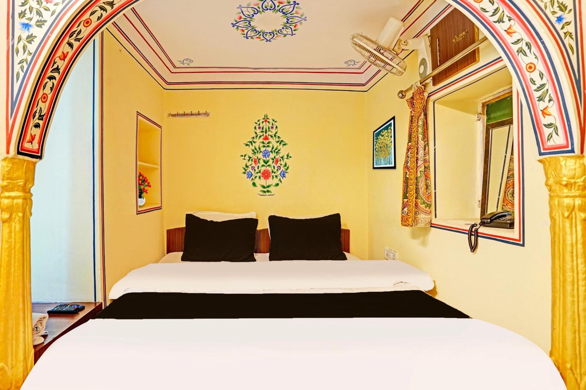 Super Collection O Ramganj Near Hawa Mahal Hotel Джайпур Екстериор снимка