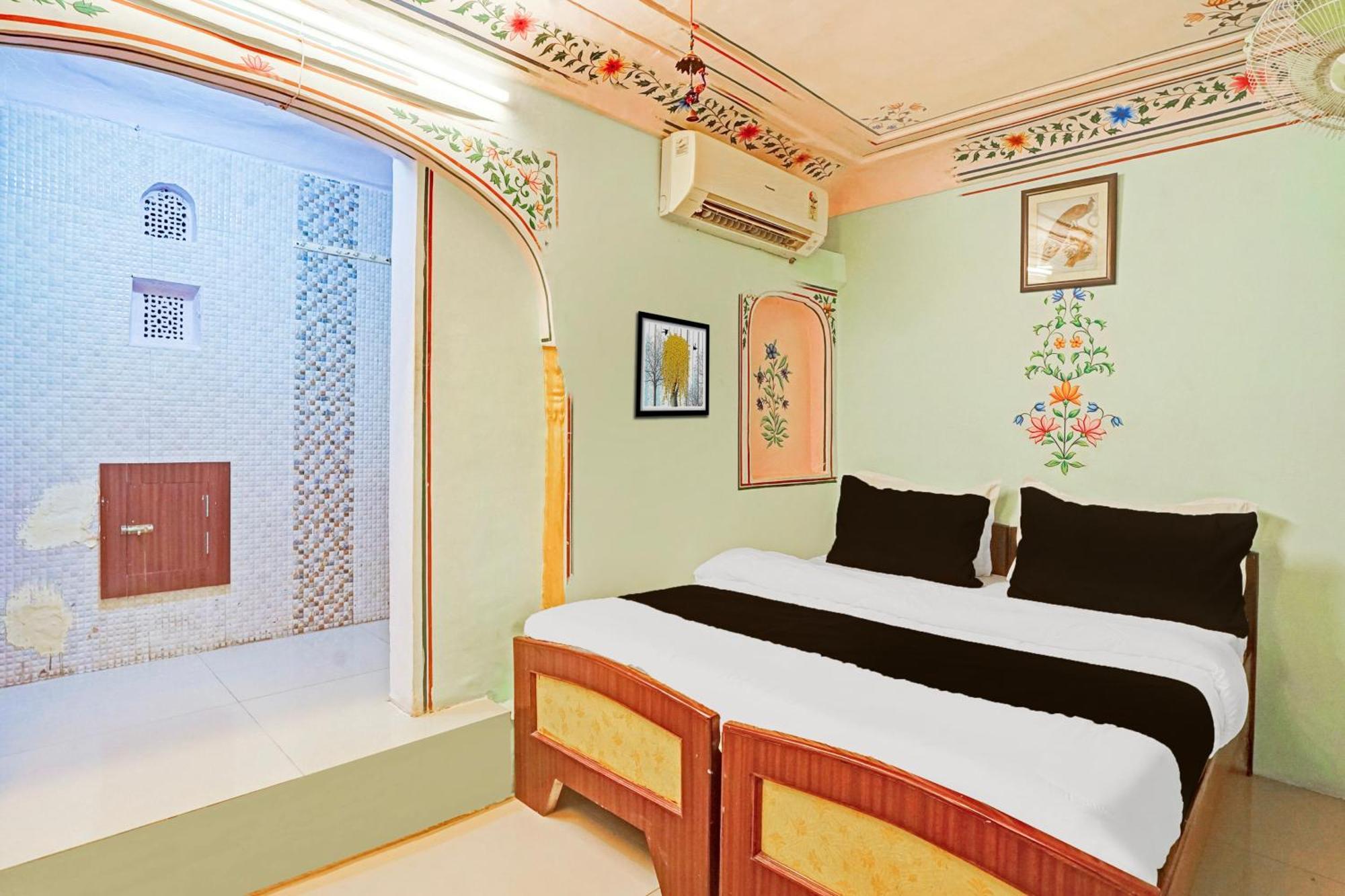 Super Collection O Ramganj Near Hawa Mahal Hotel Джайпур Екстериор снимка