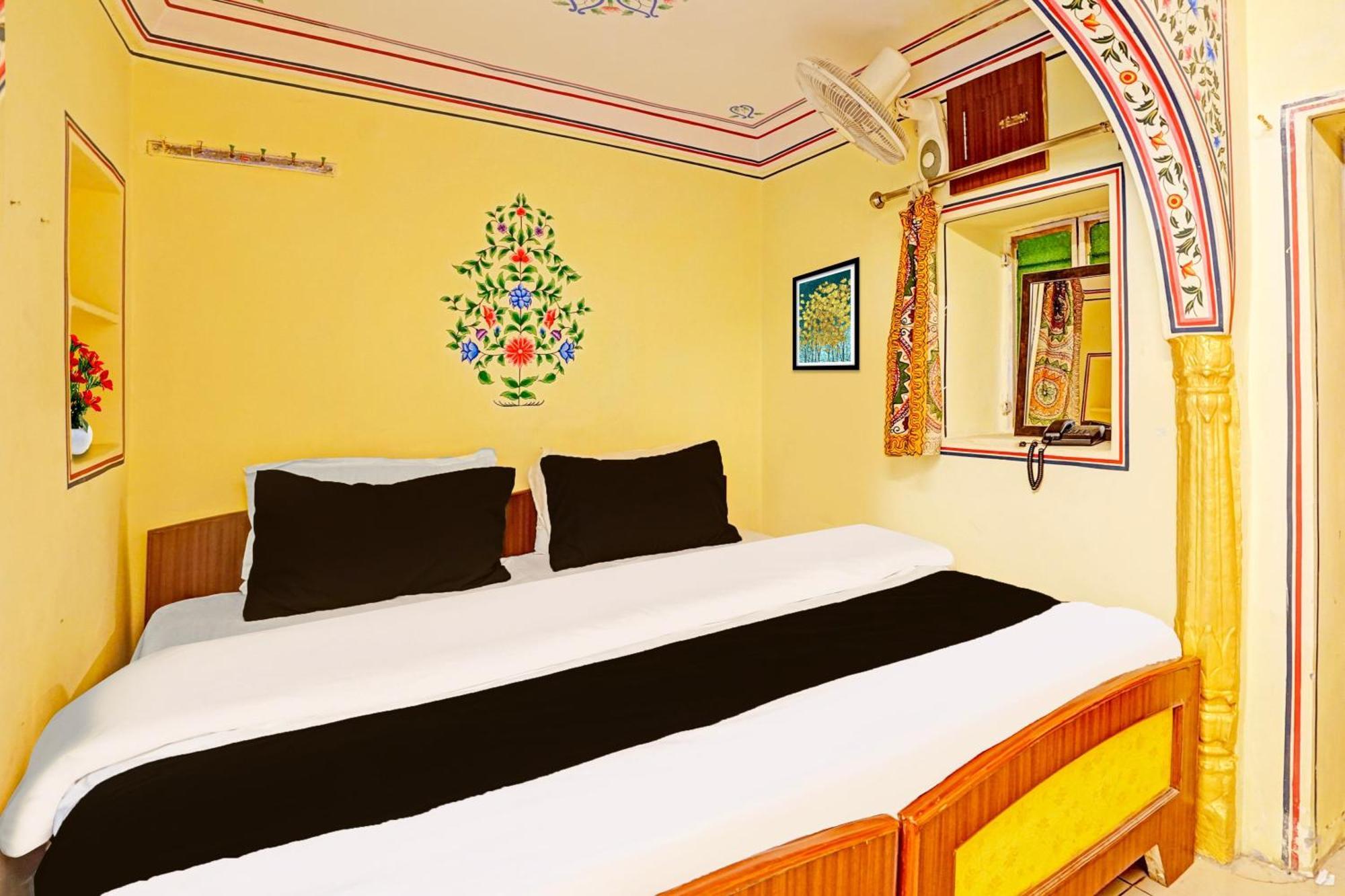 Super Collection O Ramganj Near Hawa Mahal Hotel Джайпур Екстериор снимка